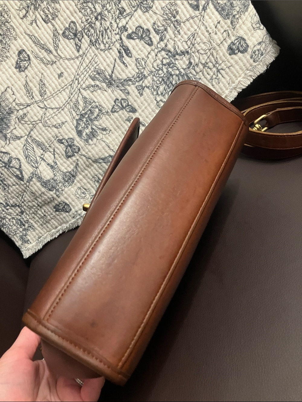 Coach Vintage Court Crossbody Bordeaux/brown. - Picture 6 of 13
